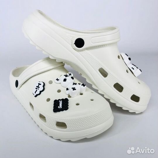 Crocs. Сабо женские с джибитсами