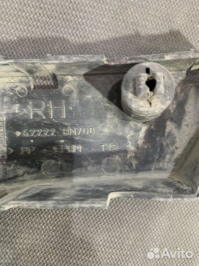 Кронштейн переднего бампера правый Nissan Almera