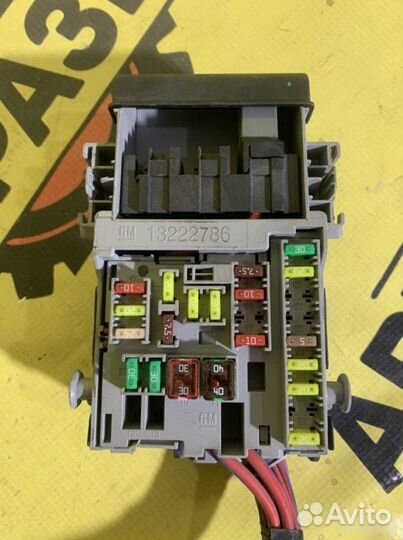 Салонный блок предохранителей Opel Astra J