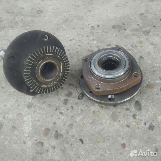 Ступица Сааб 9000