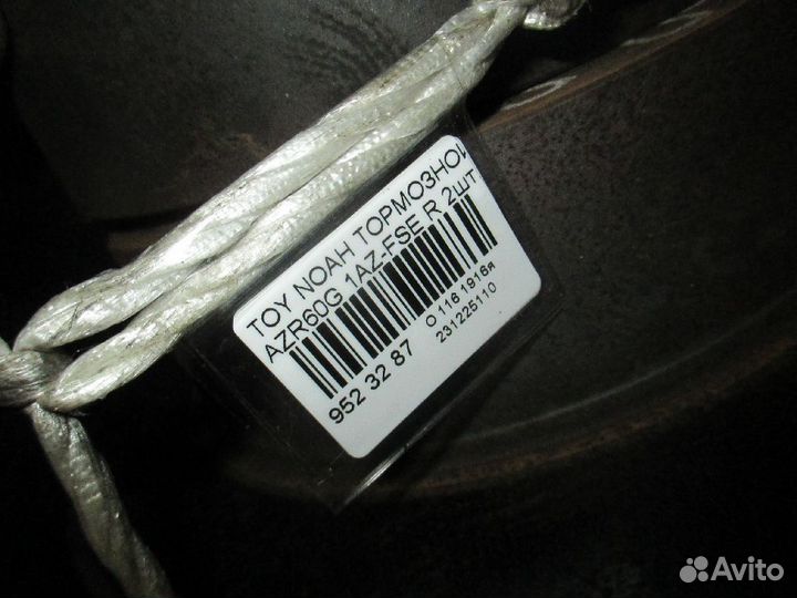 Тормозной диск на Toyota Noah AZR60G 1AZ-FSE