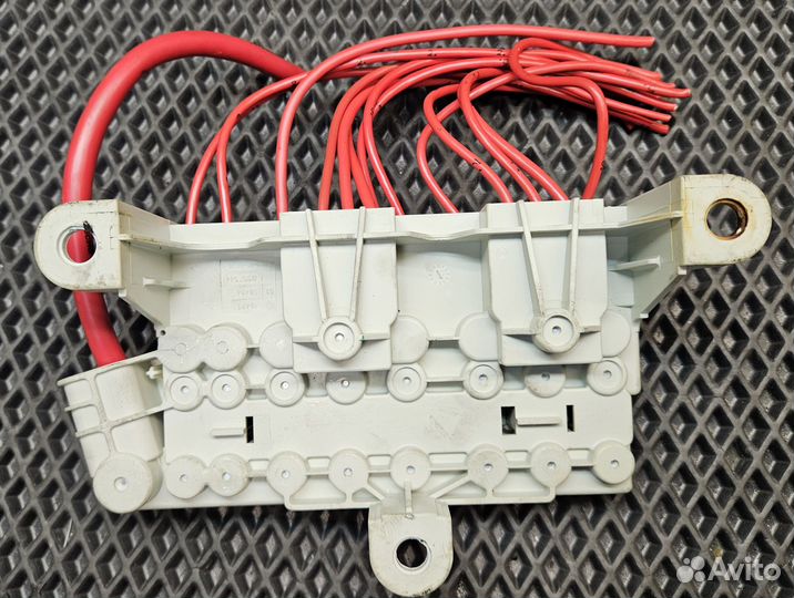 Предохранители под сиденьем Е39 BMW