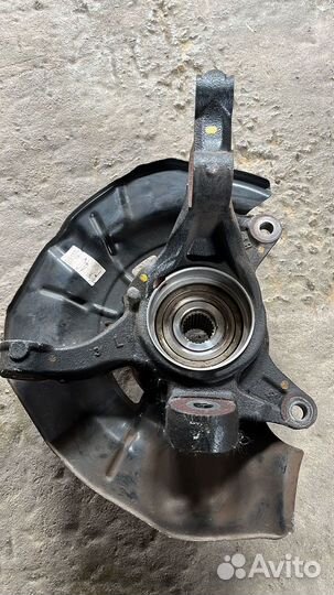 Левый передний поворотный кулак Toyota Camry 40