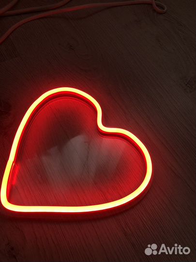 Неоновое сердце