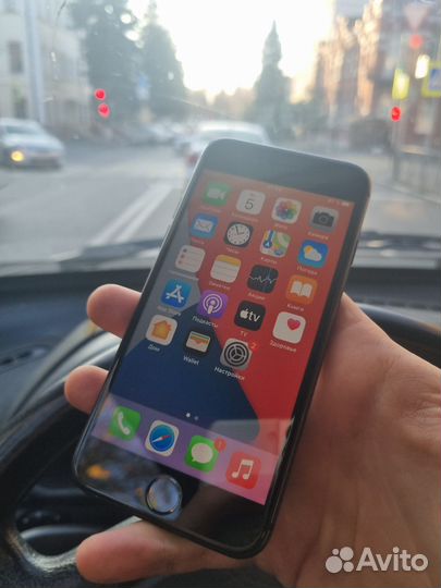 iPhone 8, 64 ГБ