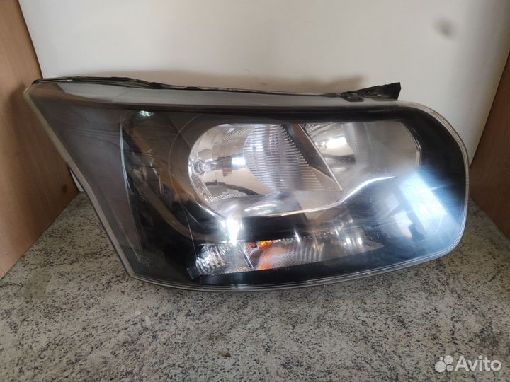 Фара правая Ford Transit 2021 GK3113w029bb
