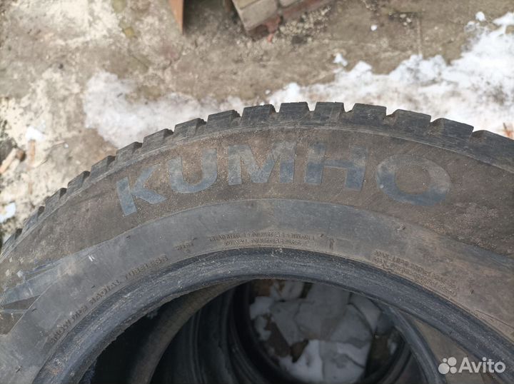 Kumho WinterCraft Ice WI31 215/65 R16