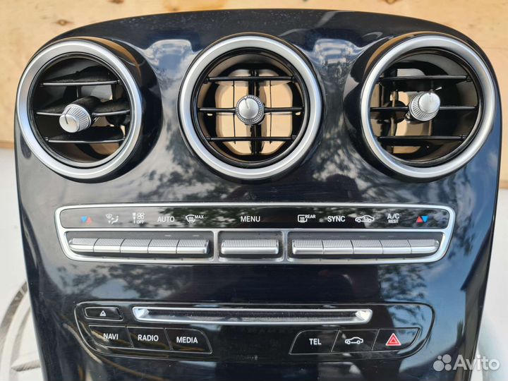 Центральная консоль Mercedes W205