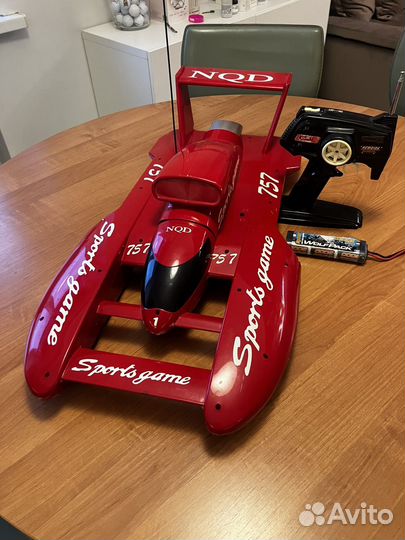 Лодкка(катамаран) на радиоуправлении