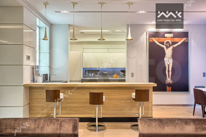 5-к. квартира, 303 м², 1/7 эт.