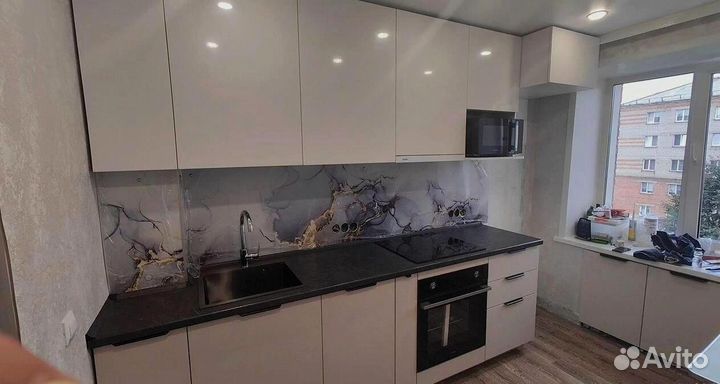 Прямая белая кухня на заказ премиум материал