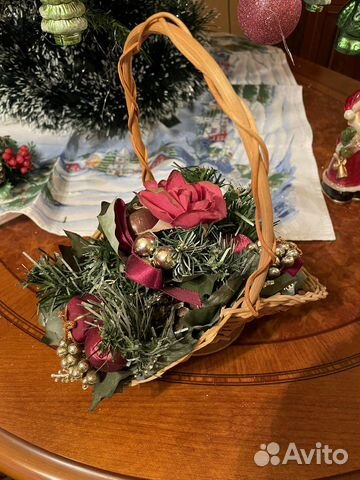 Новогодняя корзина композиция