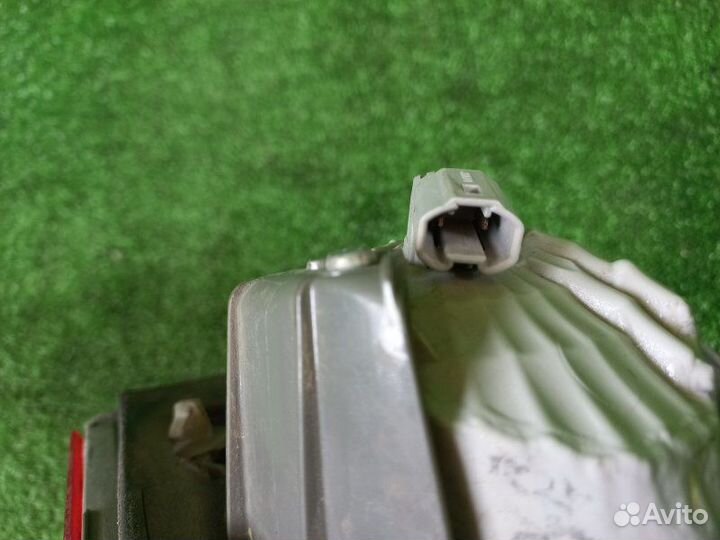 Фонарь правый Toyota Corolla ZRE151 1zrfe 2008