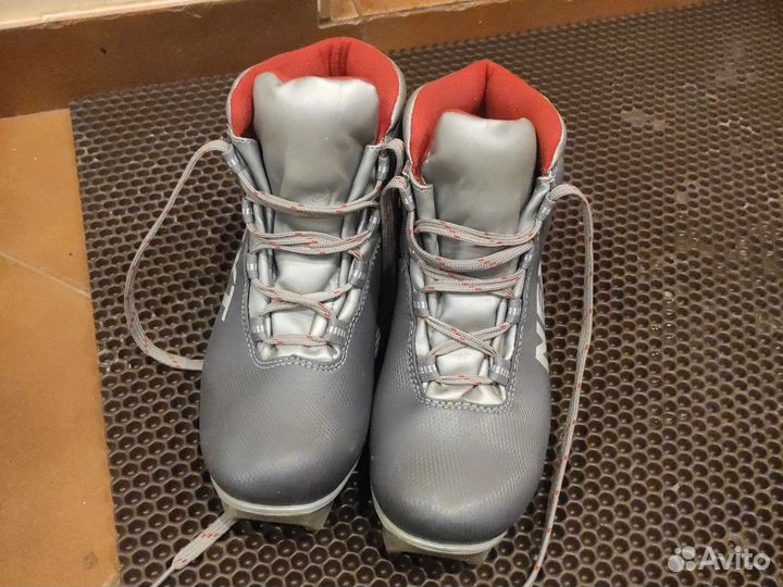 Лыжные ботинки 37р