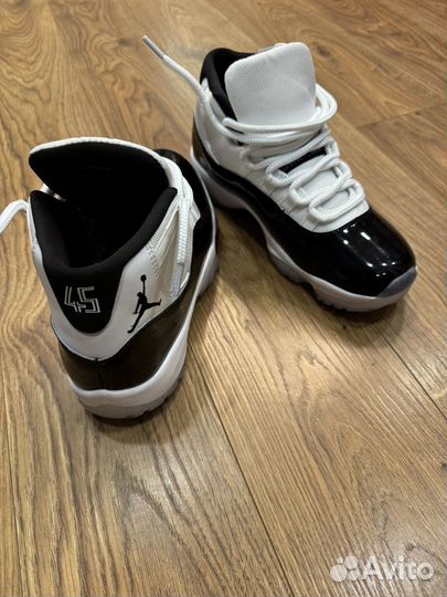 Nike air jordan 11