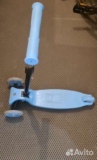 Детский самокат трёхколёсный