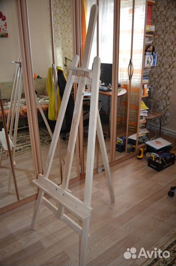 Мольберт для рисования, выставки или салона