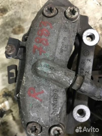 Суппорт передний Mercedes-Benz S-Class W220