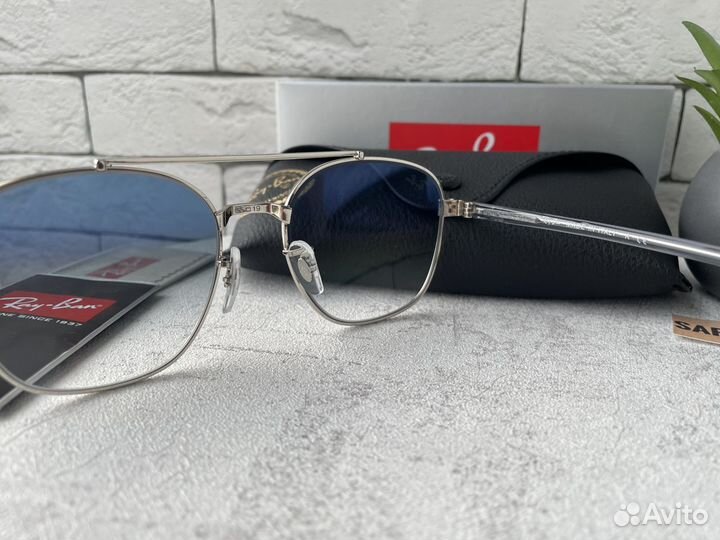 Солнцезащитные очки rayban