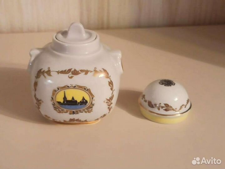 Чайница фарфоровая
