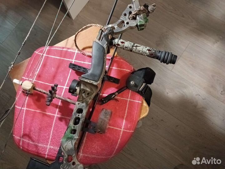 Блочный лук tomkat bowtech