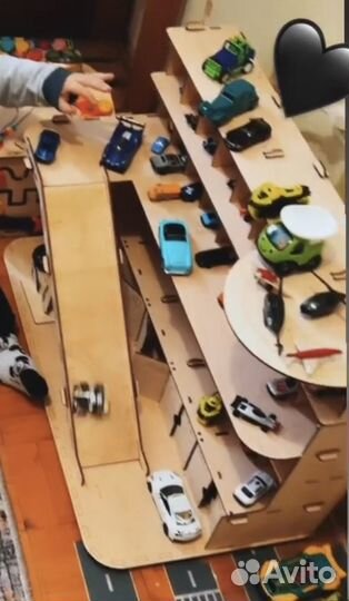 Игрушечный гараж