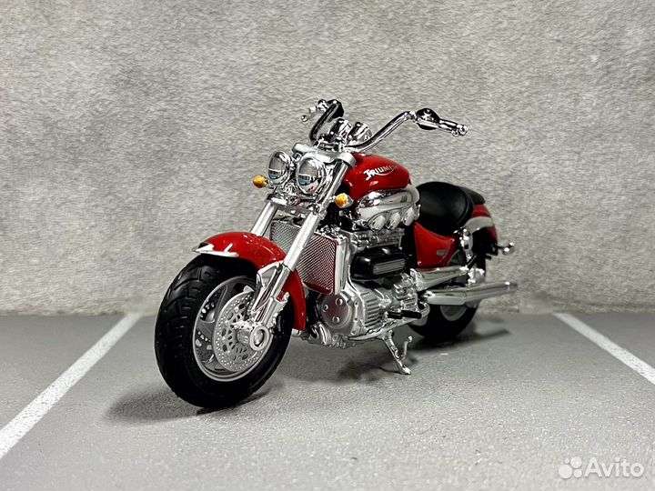 Коллекционная модель Triumph Rocket 3 1:18