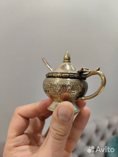 Солонка и перечница бронза