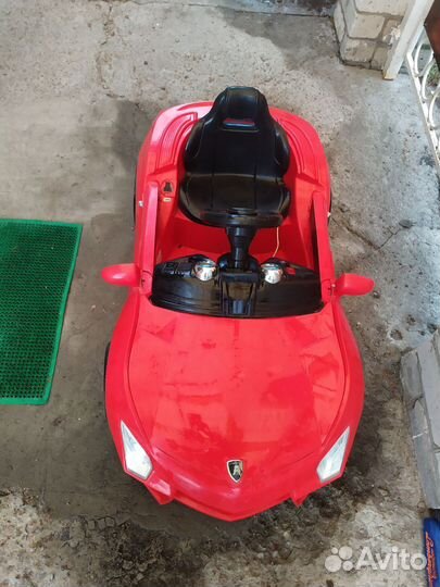 Аккумуляторная машинка детская