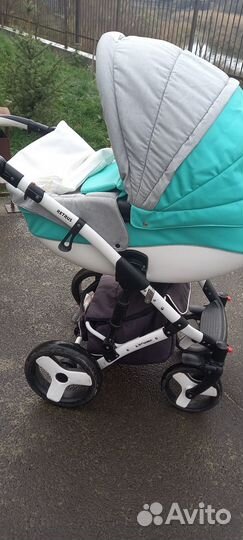 Продаётся лёгкая маневренная коляска 3в1