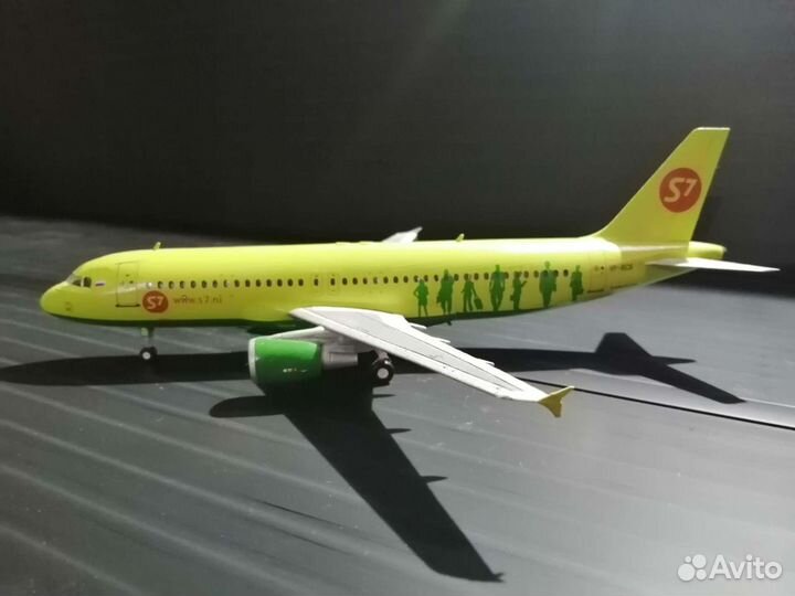 Модель самолёта Airbus A320