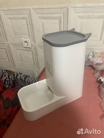 Автоматическая кормушка для кошек и собак