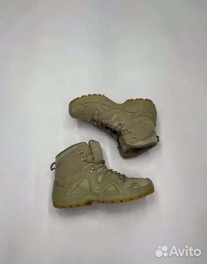 Трекинговые ботинки