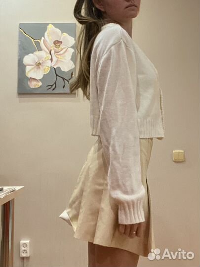 Юбка кожанная и кофта белая