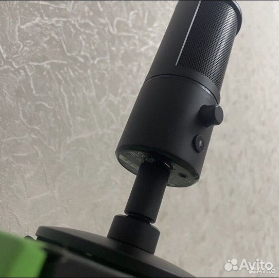 Микрофон Razer Seiren X