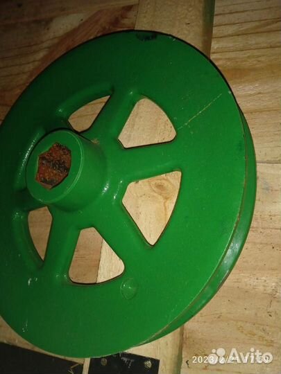Шкив привода жатки John Deere