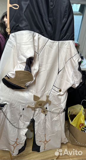 Косплей на Альбедо из Геншин Импакт с париком