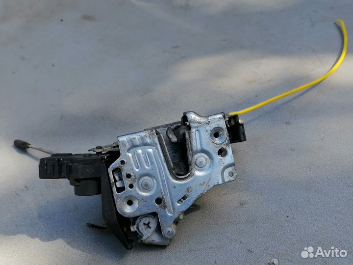 Замок двери передний левый Mercedes-Benz E-Class W