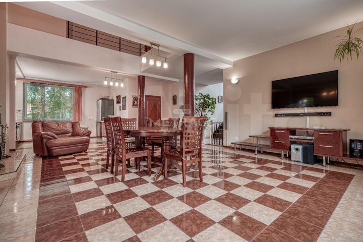 Дом 307,9 м² на участке 8 сот.