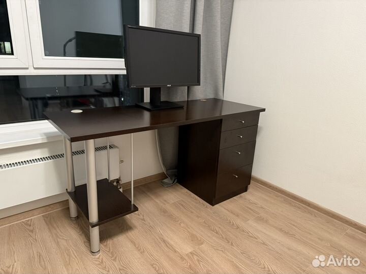 Компьютерный стол / письменный стол