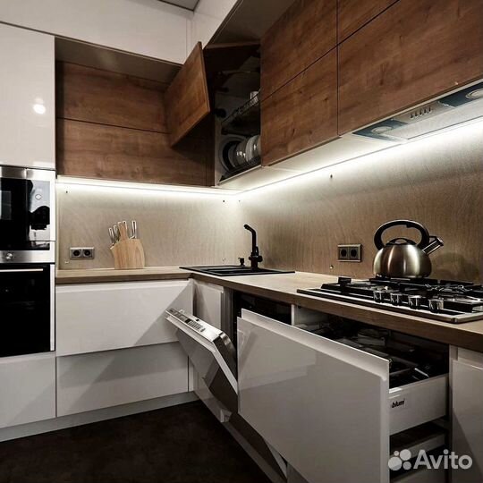 Угловая кухня в потолок.Кухонный гарнитур на заказ