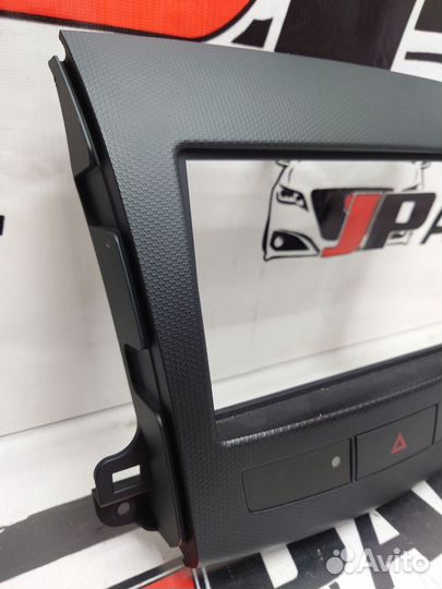 Рамка магнитолы Mitsubishi Outlander II (2005—2009