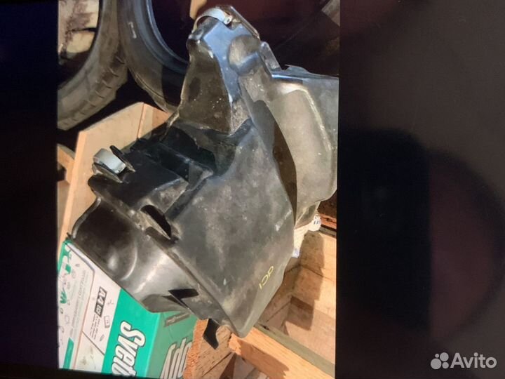 Крышка двигателя renault