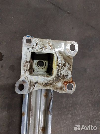 Усилитель заднего бампера Skoda Yeti (оригинал)