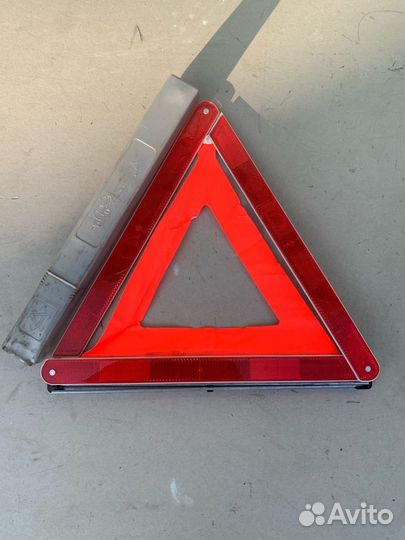 Знак аварийной остановки mercedes