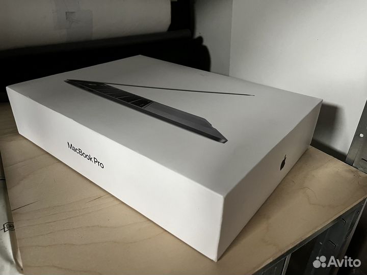 Коробка для MacBook Pro 13-inch 2020