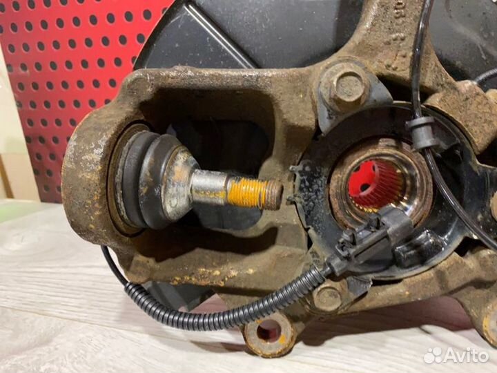 Кулак поворотный правый Jeep Grand Cherokee WK2