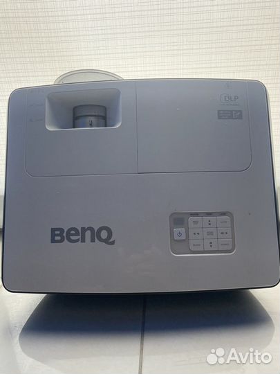 Проектор Benq W700