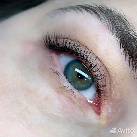 Наращивание ресниц, оформление бровей