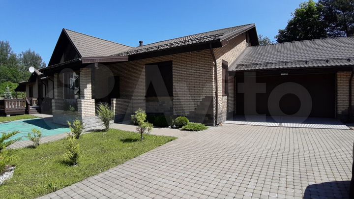 Дом 288 м² на участке 15 сот.